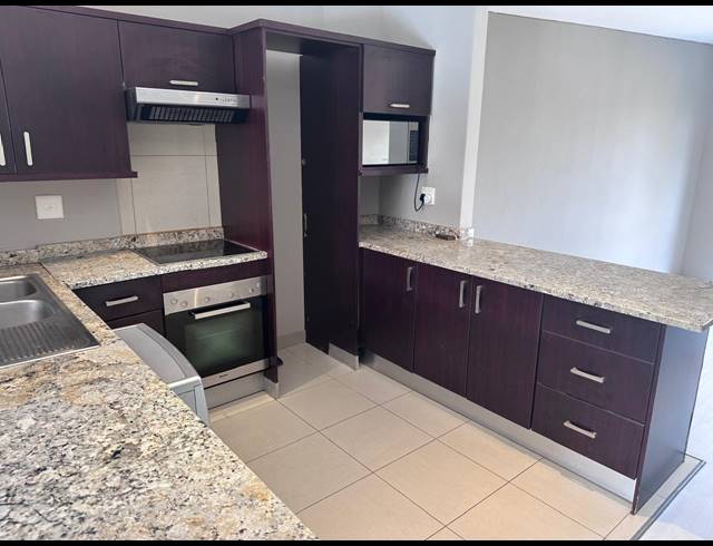 2 BEDROOM TOWNHOUSE TO LET IN WENDYWOOD